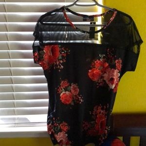 Sleeveless shirt.